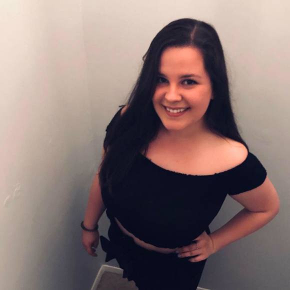 Profile Picture of Shaelene Wigand (@shaelenewigand) on Poshmark