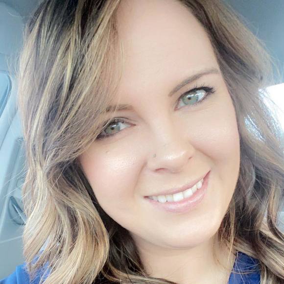 Profile Picture of Amanda Scaff (@amanda_scaff) on Poshmark
