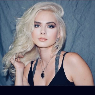 Profile Picture of Isabelle Moore (@izzymoore14) on Twitter