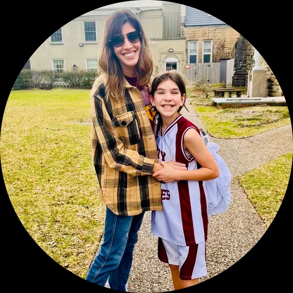 Profile Picture of Amber Corliss (@ambercorliss1) on Poshmark