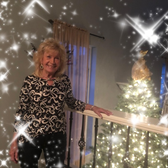 Profile Picture of Darlene Kusick (@mikeanddarwump) on Poshmark
