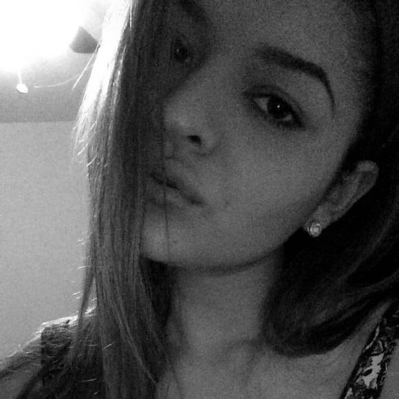 Profile Picture of Alondra Becerra (@alondra_becerra) on Poshmark