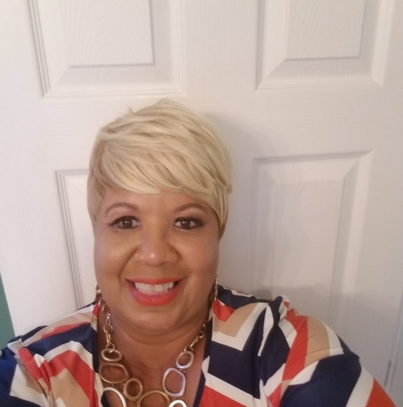 Profile Picture of Yvette Rozzelle-murphy (@yvetterozzel650) on Poshmark