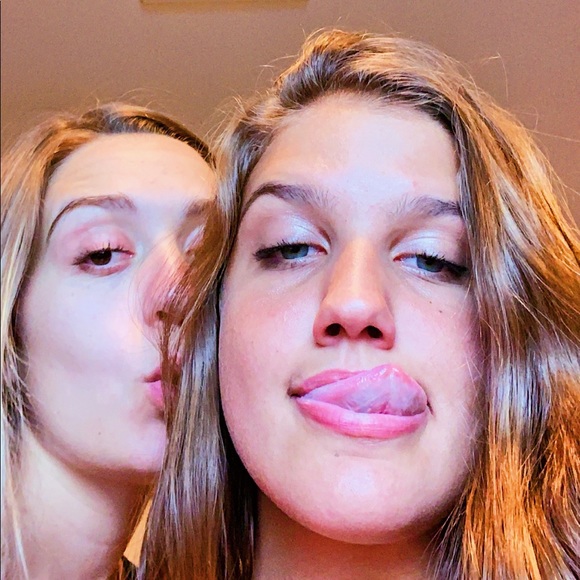 Profile Picture of Emma Sachkowsky (@emma_sachkowsky) on Poshmark