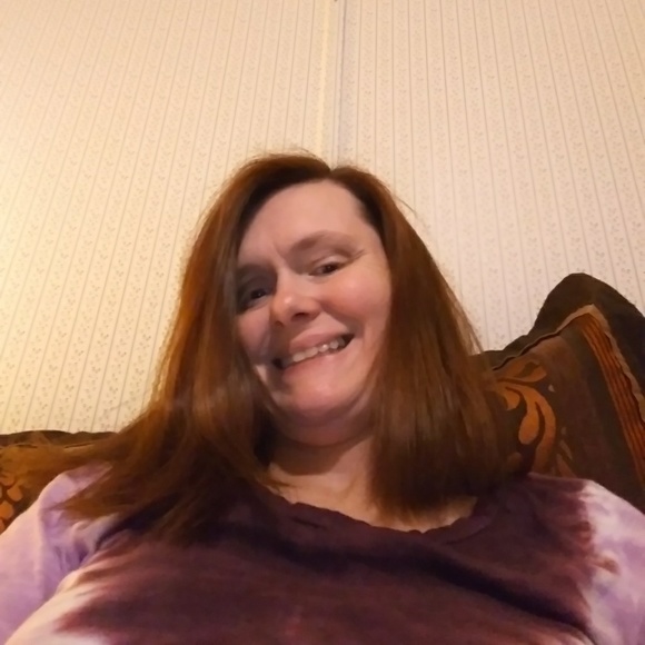 Profile Picture of Amanda Gragg (@mandimarie1979) on Poshmark