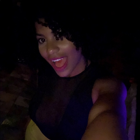 Profile Picture of Panoma Tingue (@ptingueg) on Poshmark