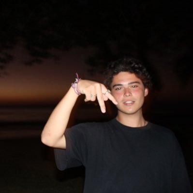 Profile Picture of Sebastian Carvajal (@chevitas420) on Twitter