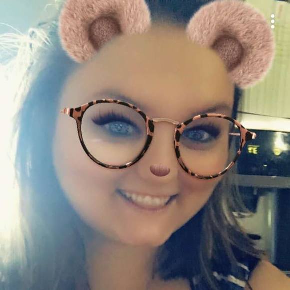 Profile Picture of Brittany Luyet (@brittanyluyet98) on Poshmark