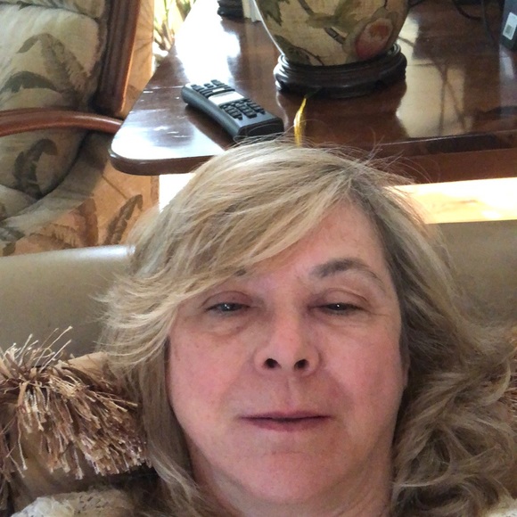 Profile Picture of Elizabeth Reidenbach (@e_reidenbach) on Poshmark