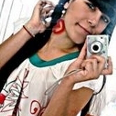 Profile Picture of Pamela (@Pamelasimas) on Twitter