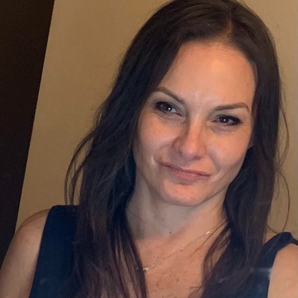 Profile Picture of Cherie Chronis (@cheriec70) on Poshmark