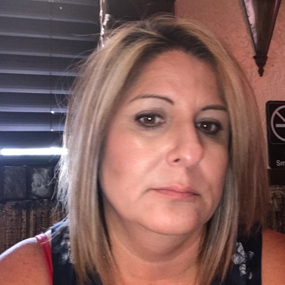 Profile Picture of Melva Trevino-ware (@melvaware21) on Poshmark