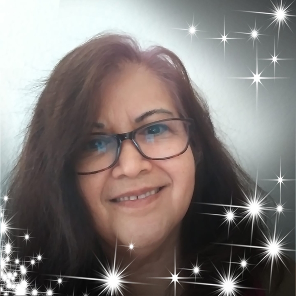 Profile Picture of Marie Labowski (@marielabowski) on Poshmark