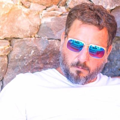 Profile Picture of Jonathan Van Blerk (@sunglassguru) on Twitter
