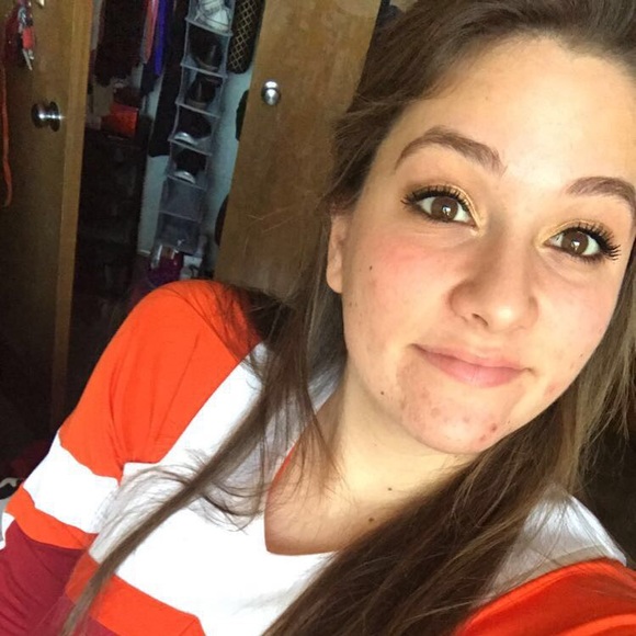 Profile Picture of Samantha Mauriello (@mauriellosm2) on Poshmark