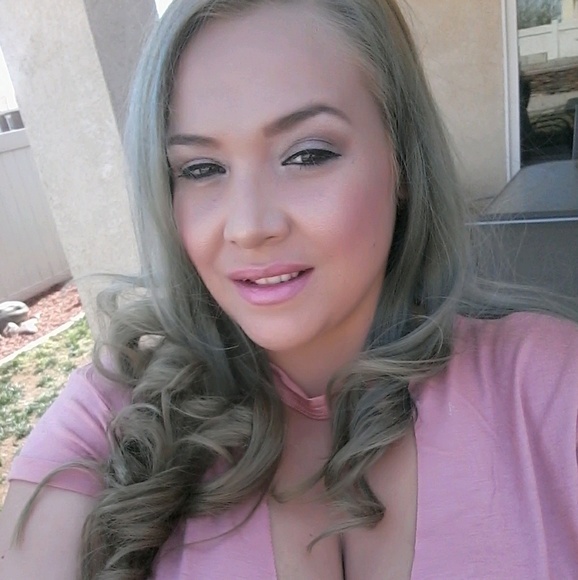 Profile Picture of Stella Jimenez (@stellabells4) on Poshmark