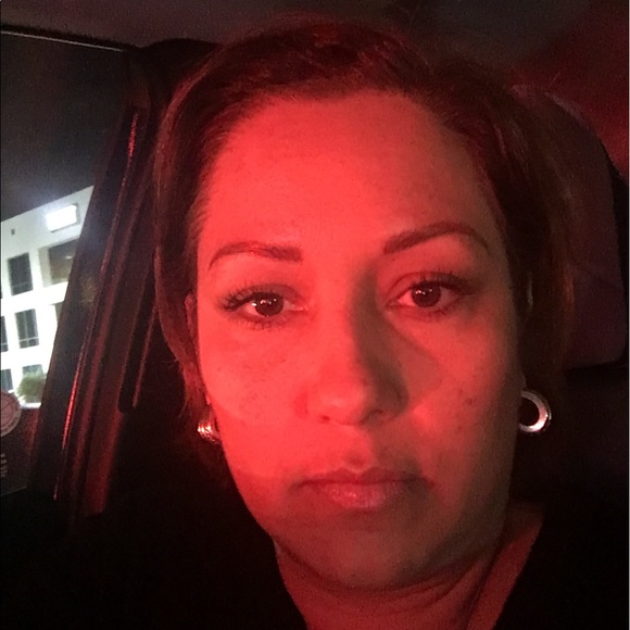 Profile Picture of Aura Rivas (@hrivas407) on Poshmark