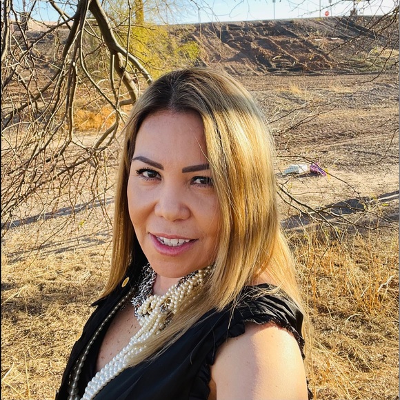 Profile Picture of Gisela Hurtado (@giszavala75) on Poshmark