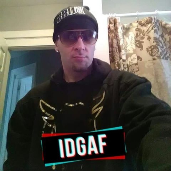 Profile Picture of Brad Roberts (@bradroberts642) on Poshmark