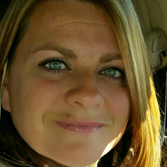 Profile Picture of Stephanie Wilkinson (@stephwilk11) on Poshmark