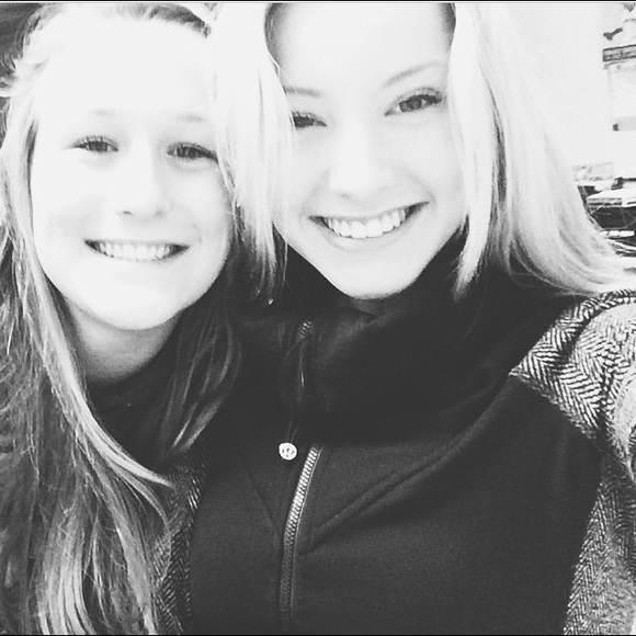 Profile Picture of Anna Leski (@annaleski) on Poshmark