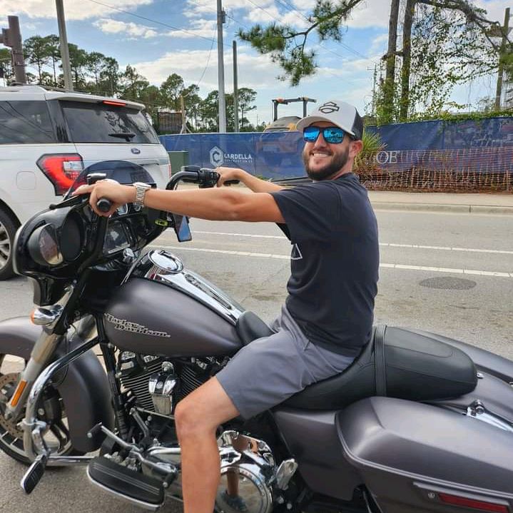 Profile Picture of Dustin Earl Ward (@3earl) on Tiktok