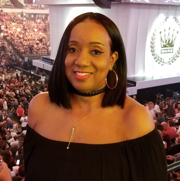 Profile Picture of Sharon Peoples (@sharon_peoples) on Poshmark