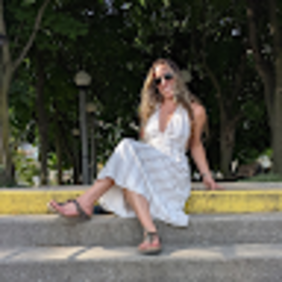 Profile Picture of Jeneane Gorel (@jeneanegorel) on Poshmark