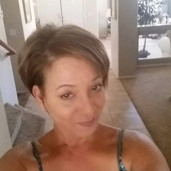 Profile Picture of Tami Mitchell (@caye040) on Poshmark