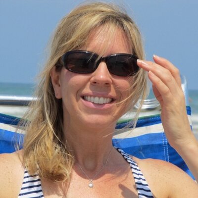 Profile Picture of Hillary Lloyd (@hillarynash) on Twitter