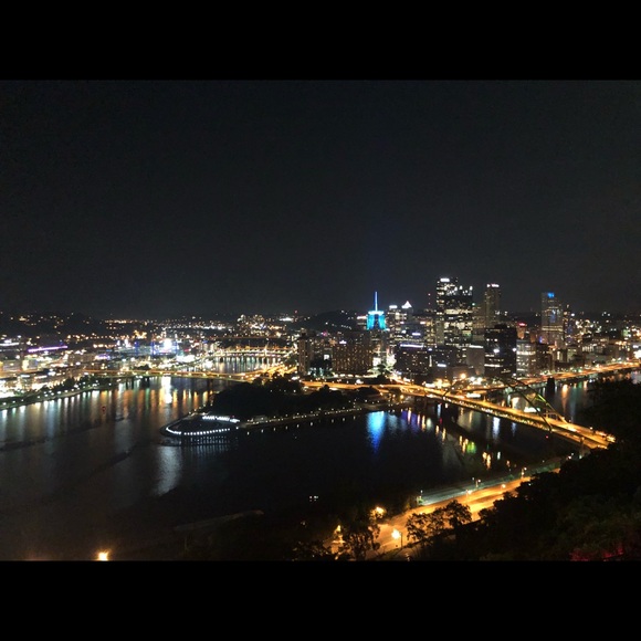 Profile Picture of Kira Sontag (@kirasontag_) on Poshmark