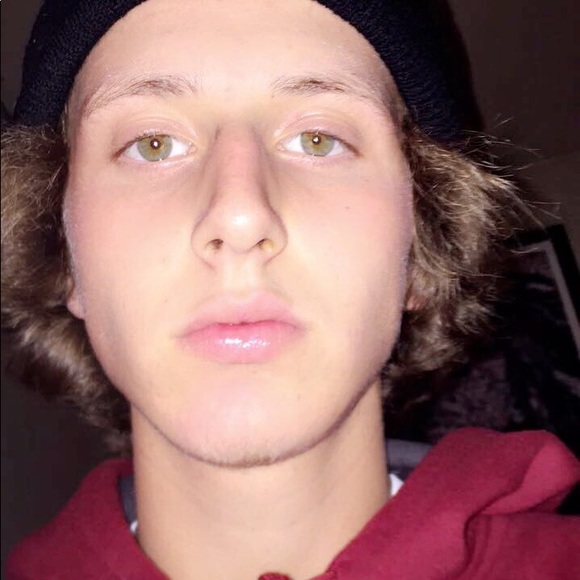 Profile Picture of Chase Olson (@chaseohlson) on Poshmark