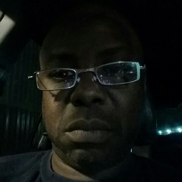 Profile Picture of Val Wallace (@awall1535) on Poshmark
