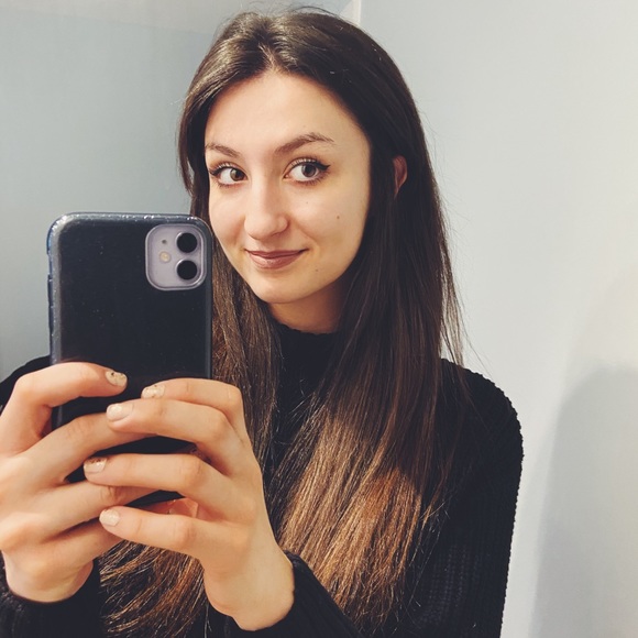 Profile Picture of Paulina Fusaro (@paulinafusaro) on Poshmark