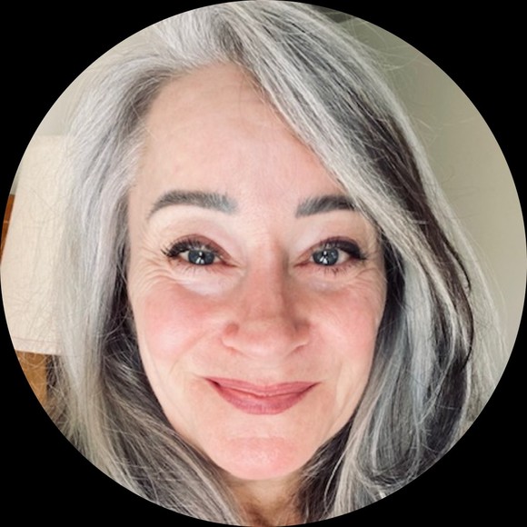 Profile Picture of Gina Pharis (@ginawena) on Poshmark