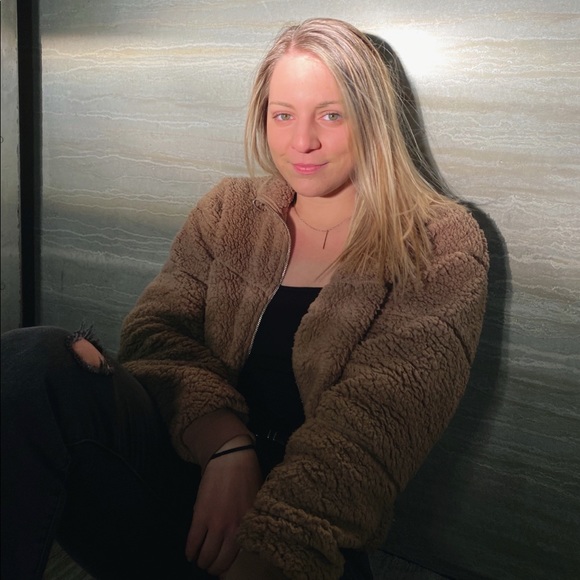 Profile Picture of Michaela Twitchell (@twitch22) on Poshmark