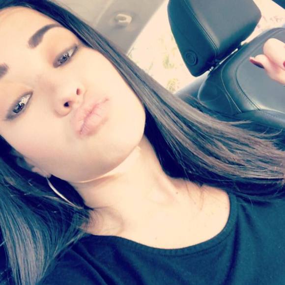 Profile Picture of Sandra Barrera (@varaderense) on Poshmark