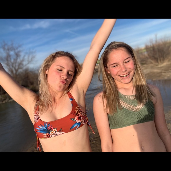 Profile Picture of Kadee Thomeczek (@kaetlint5) on Poshmark