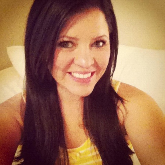 Profile Picture of Merideth Bugbee (@merbee18) on Poshmark
