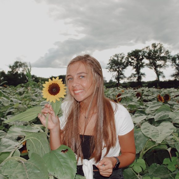 Profile Picture of Brooke Loveall (@bloveall13) on Poshmark