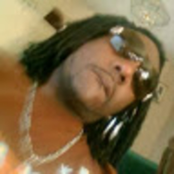 Profile Picture of Roesta Botch (@roesta57) on Poshmark