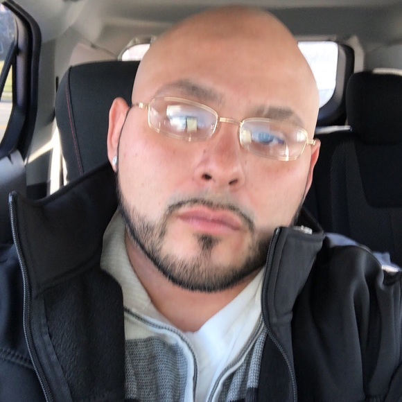 Profile Picture of Luis Razo (@lrazo86) on Poshmark