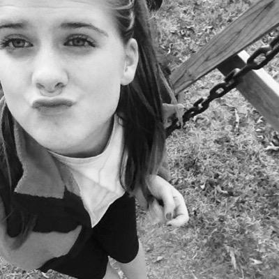 Profile Picture of Josie Baxter (@josielanelle) on Twitter