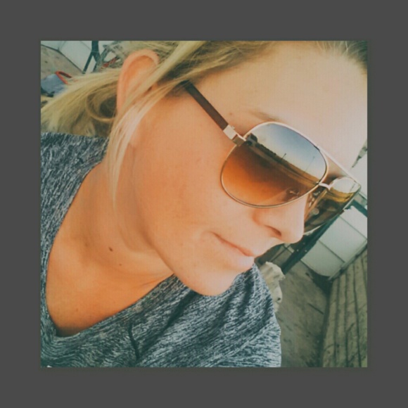 Profile Picture of Kim Swanda (@kkswanda) on Poshmark