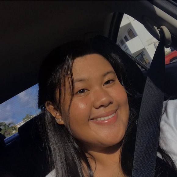 Profile Picture of Madelleen Narciso (@madelleenn) on Poshmark