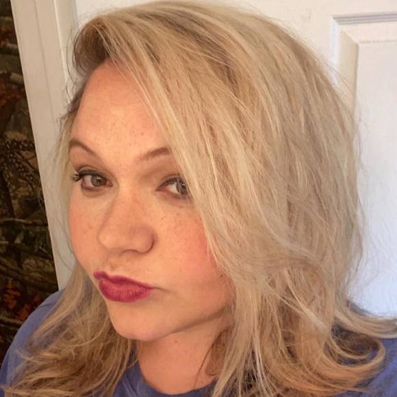 Profile Picture of Nikkie Dasinger (@gndasinger) on Poshmark