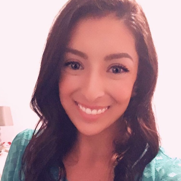 Profile Picture of Raleah Cisnercisneros (@raleahccc) on Poshmark
