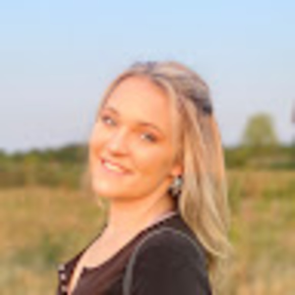 Profile Picture of Allison Masulis (@alliemasulis) on Poshmark