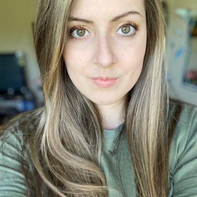 Profile Picture of Claire Alexis Cook (@clairealexise) on Twitter