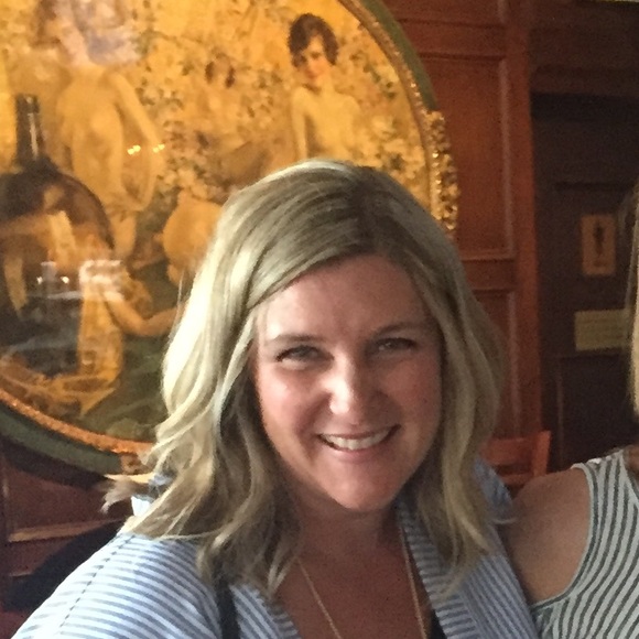 Profile Picture of Sharon Stauber (@skenstauber) on Poshmark